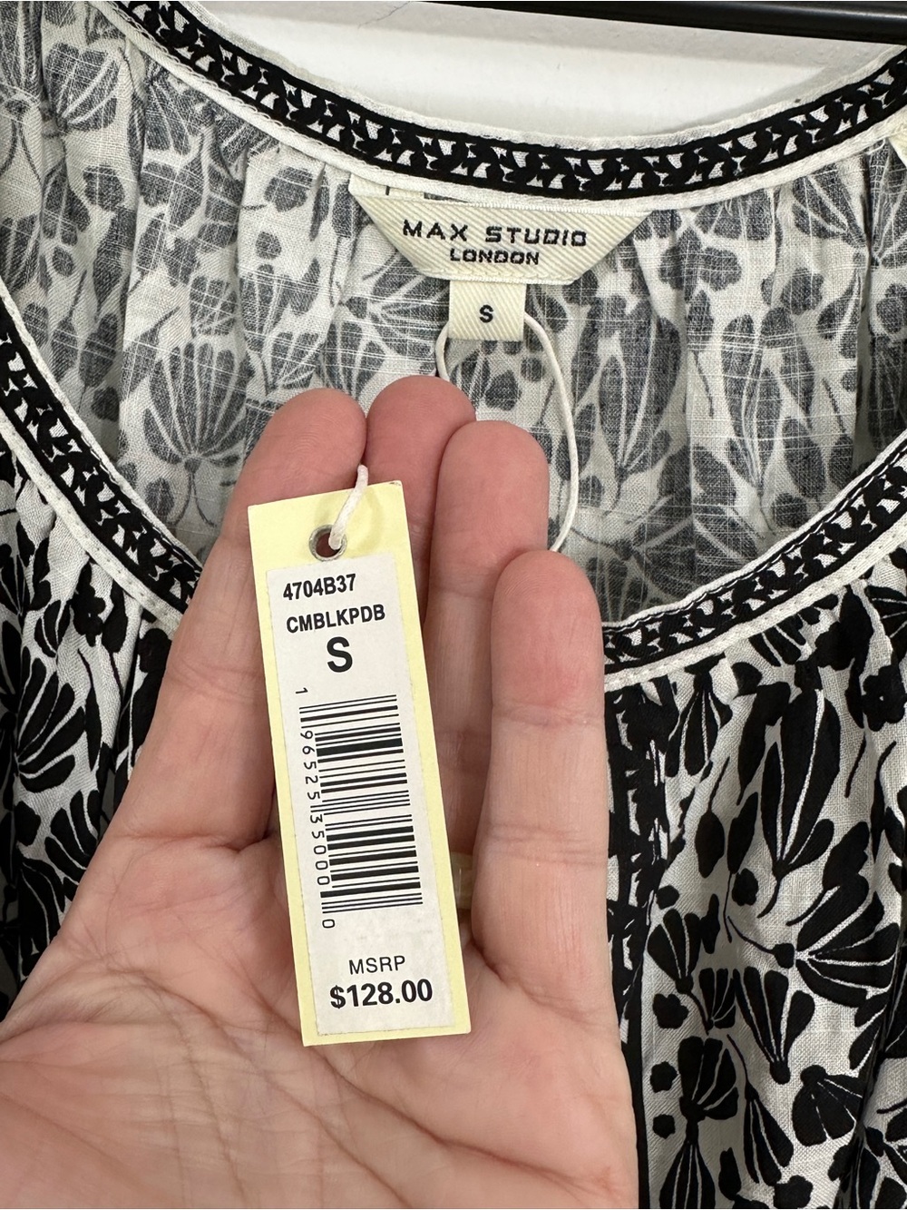 Max Studio $128 NWT Black & White Floral Peasant Top - Picture 3 of 7
